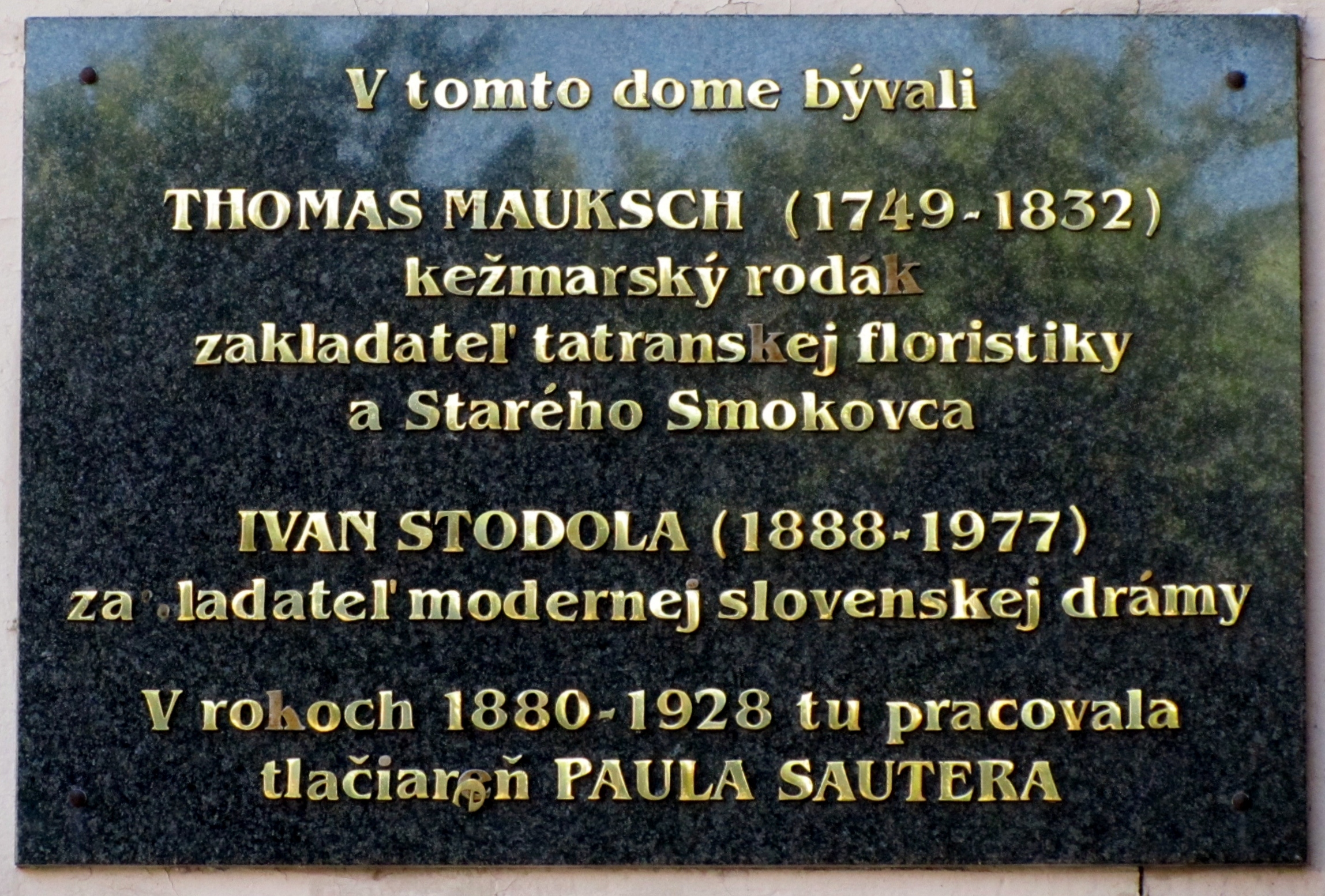 Pamätná tabuľa T. T. Maukscha v Kežmarku (archív Botanikov v Botanickom ústave Centra biológie rastlín a biodiverzity Slovenskej akadémie vied v Bratislave, foto L. Barabás).
